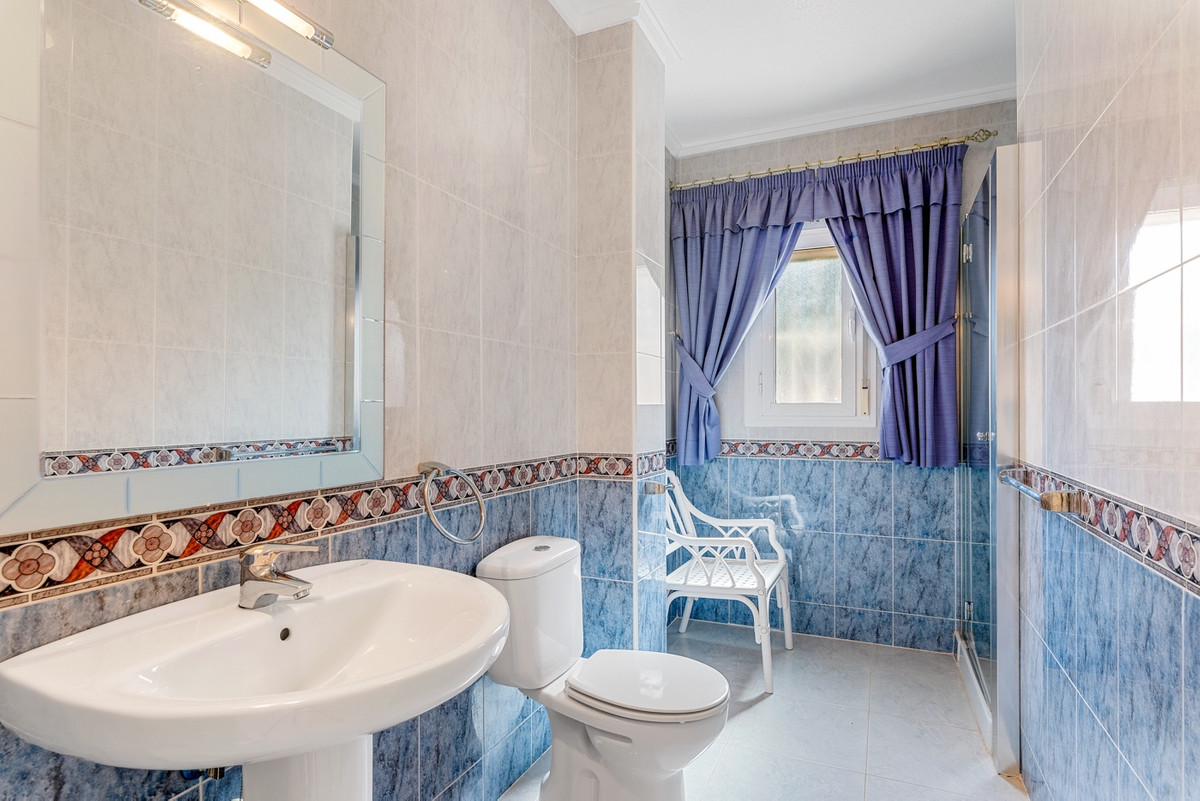 For sale - 7 Bedroom 6 Bathroom House - Detached Villa in Rojales - Ciudad Quesada  - Alicante