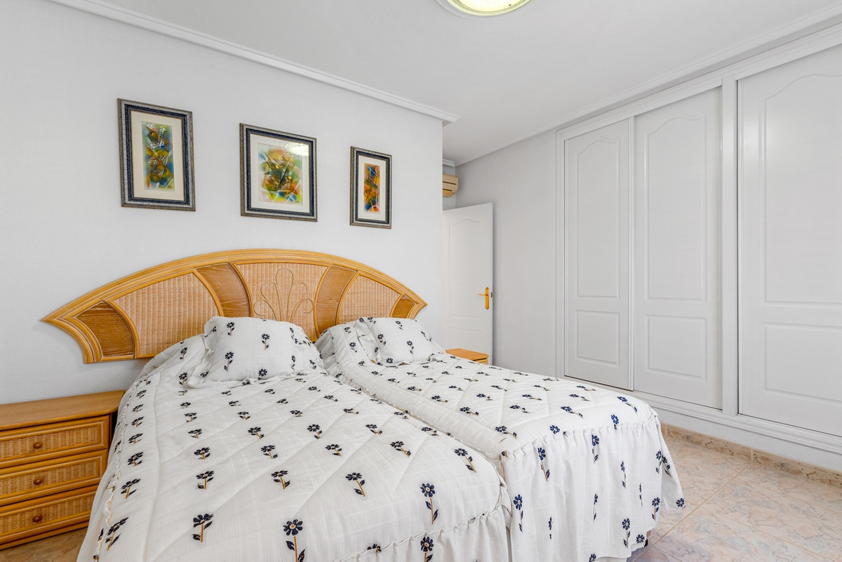 For sale - 7 Bedroom 6 Bathroom House - Detached Villa in Rojales - Ciudad Quesada  - Alicante