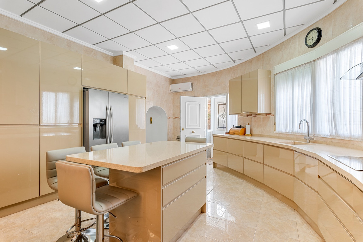 For sale - 7 Bedroom 6 Bathroom House - Detached Villa in Rojales - Ciudad Quesada  - Alicante