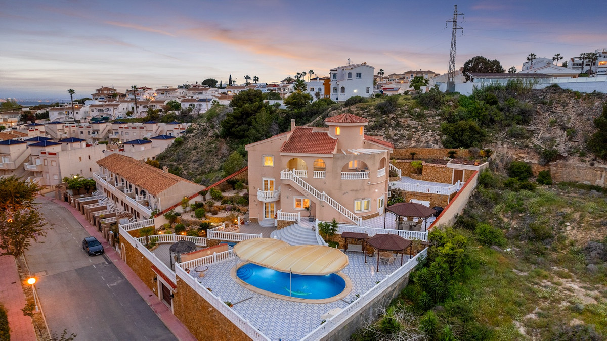 For sale - 7 Bedroom 6 Bathroom House - Detached Villa in Rojales - Ciudad Quesada  - Alicante