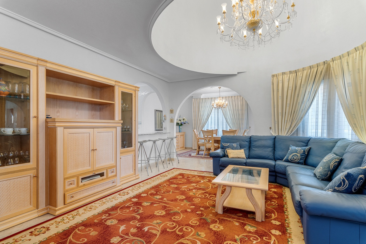 For sale - 7 Bedroom 6 Bathroom House - Detached Villa in Rojales - Ciudad Quesada  - Alicante