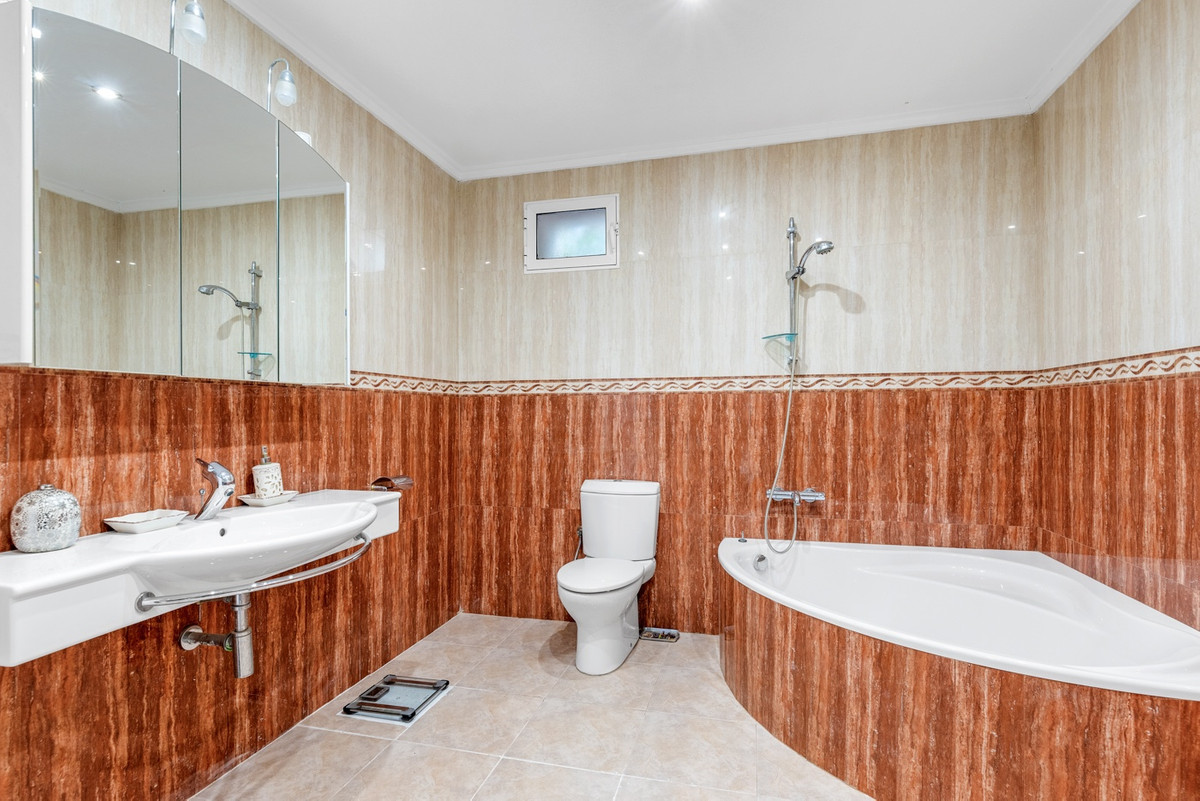 For sale - 7 Bedroom 6 Bathroom House - Detached Villa in Rojales - Ciudad Quesada  - Alicante