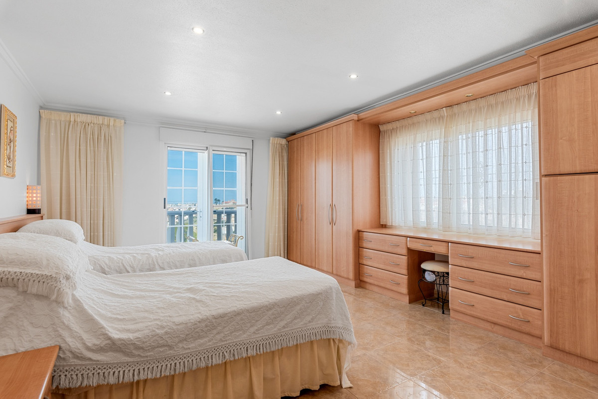 For sale - 7 Bedroom 6 Bathroom House - Detached Villa in Rojales - Ciudad Quesada  - Alicante