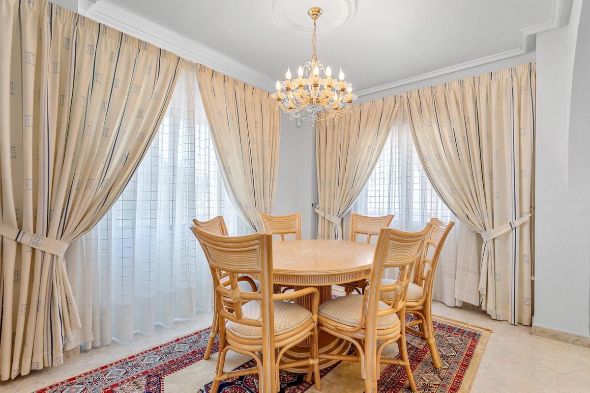 For sale - 7 Bedroom 6 Bathroom House - Detached Villa in Rojales - Ciudad Quesada  - Alicante