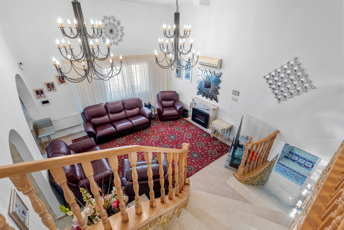 For sale - 7 Bedroom 6 Bathroom House - Detached Villa in Rojales - Ciudad Quesada  - Alicante