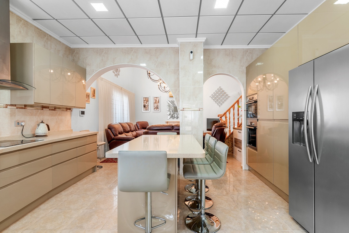 For sale - 7 Bedroom 6 Bathroom House - Detached Villa in Rojales - Ciudad Quesada  - Alicante