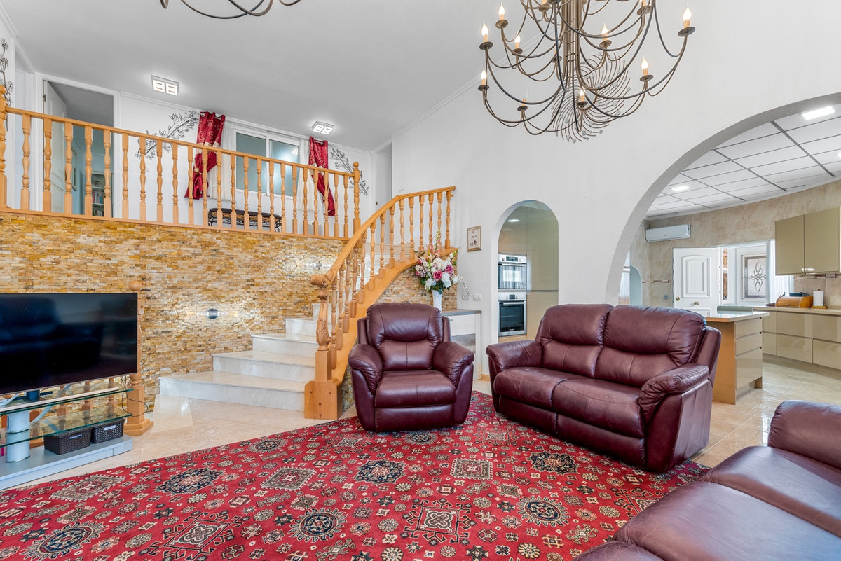 For sale - 7 Bedroom 6 Bathroom House - Detached Villa in Rojales - Ciudad Quesada  - Alicante