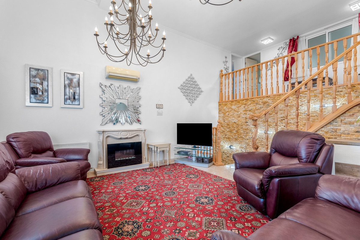 For sale - 7 Bedroom 6 Bathroom House - Detached Villa in Rojales - Ciudad Quesada  - Alicante