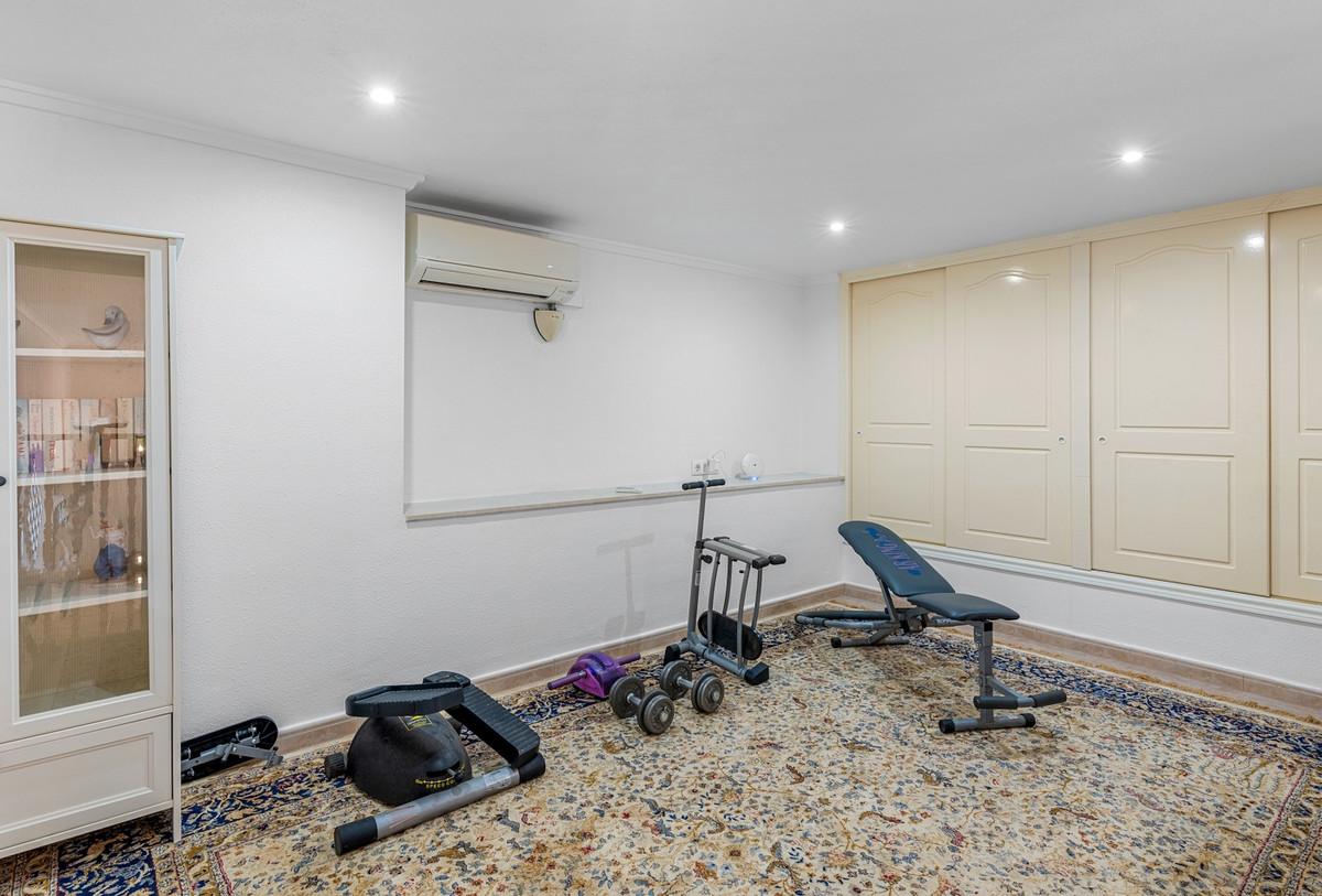 For sale - 7 Bedroom 6 Bathroom House - Detached Villa in Rojales - Ciudad Quesada  - Alicante