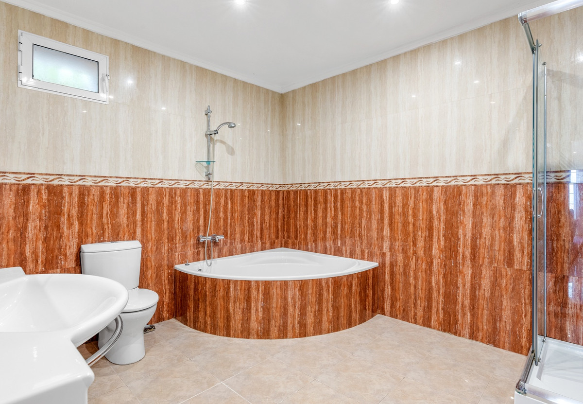 For sale - 7 Bedroom 6 Bathroom House - Detached Villa in Rojales - Ciudad Quesada  - Alicante