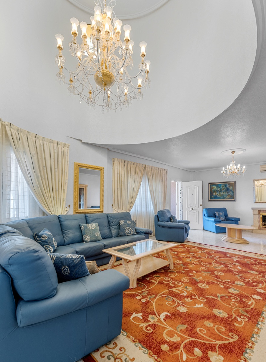 For sale - 7 Bedroom 6 Bathroom House - Detached Villa in Rojales - Ciudad Quesada  - Alicante