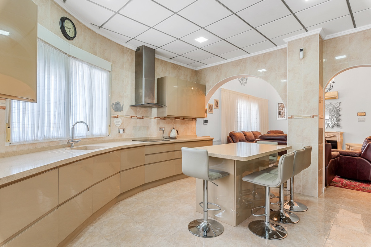 For sale - 7 Bedroom 6 Bathroom House - Detached Villa in Rojales - Ciudad Quesada  - Alicante