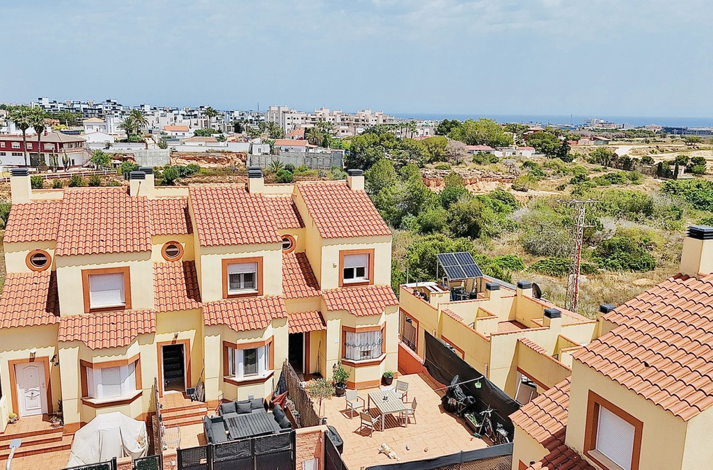 3 Bedroom 2 Bathroom Townhouse in Cabo Roig 