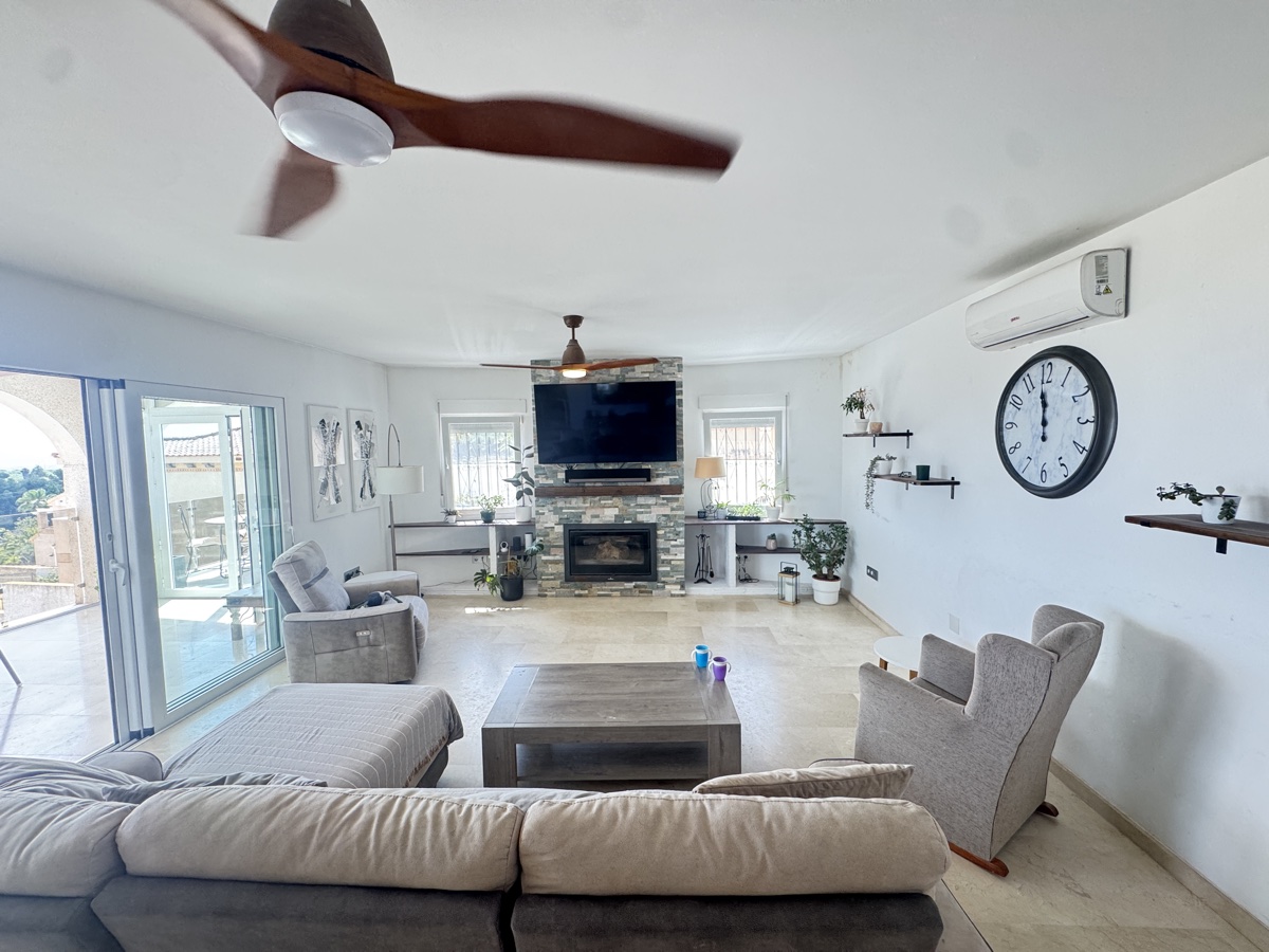 For sale - 5 Bedroom 3 Bathroom Villa in San Miguel De Salinas - , San Miguel De Salinas, Alicante, Spain - Alicante