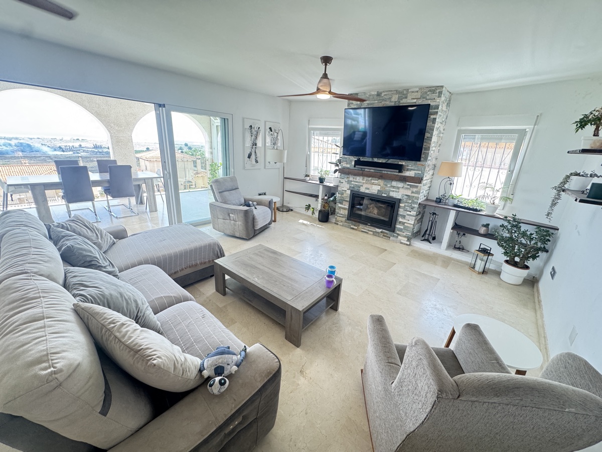 For sale - 5 Bedroom 3 Bathroom Villa in San Miguel De Salinas - , San Miguel De Salinas, Alicante, Spain - Alicante