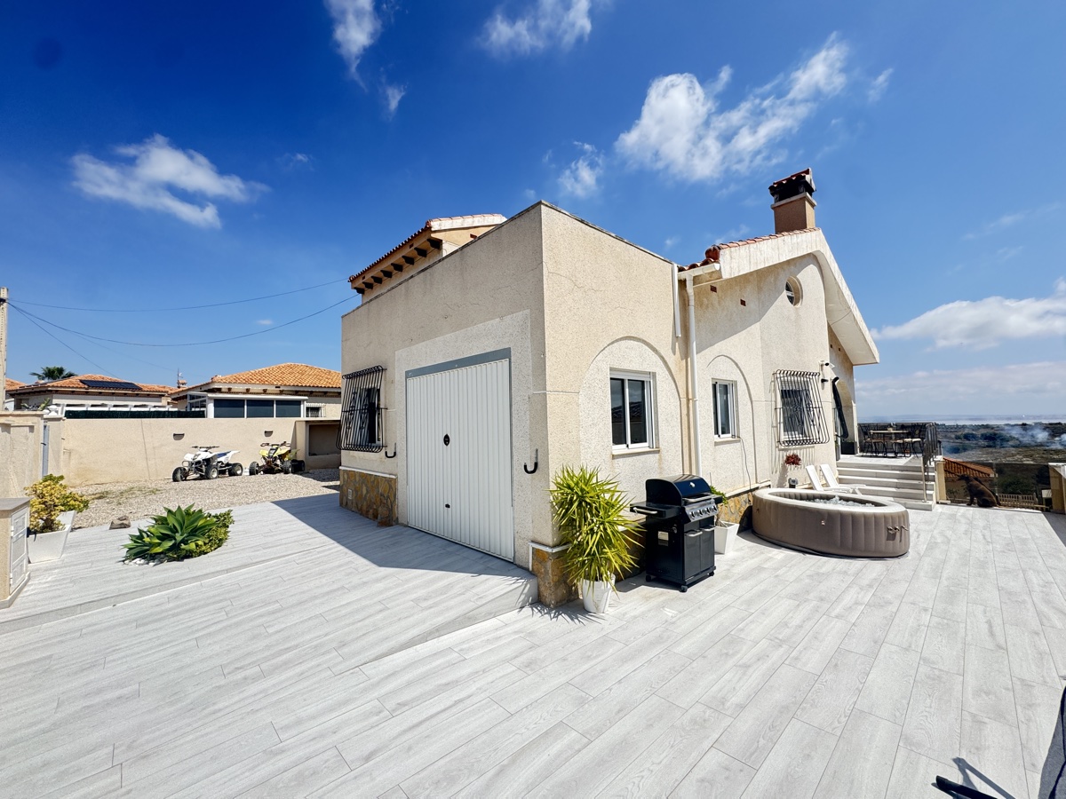 For sale - 5 Bedroom 3 Bathroom Villa in San Miguel De Salinas - , San Miguel De Salinas, Alicante, Spain - Alicante