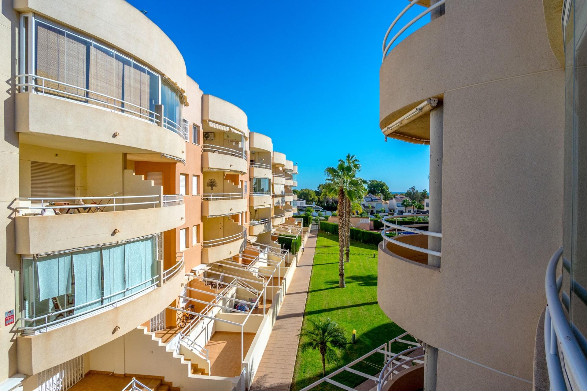 For sale - 3 Bedroom 2 Bathroom Apartment in Cabo Roig - Campoamor  - Alicante