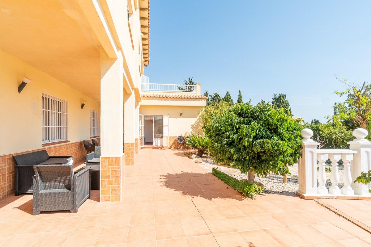 For sale - 4 Bedroom 3 Bathroom Villa in Torrevieja - Cala de cabo cervera  - Alicante