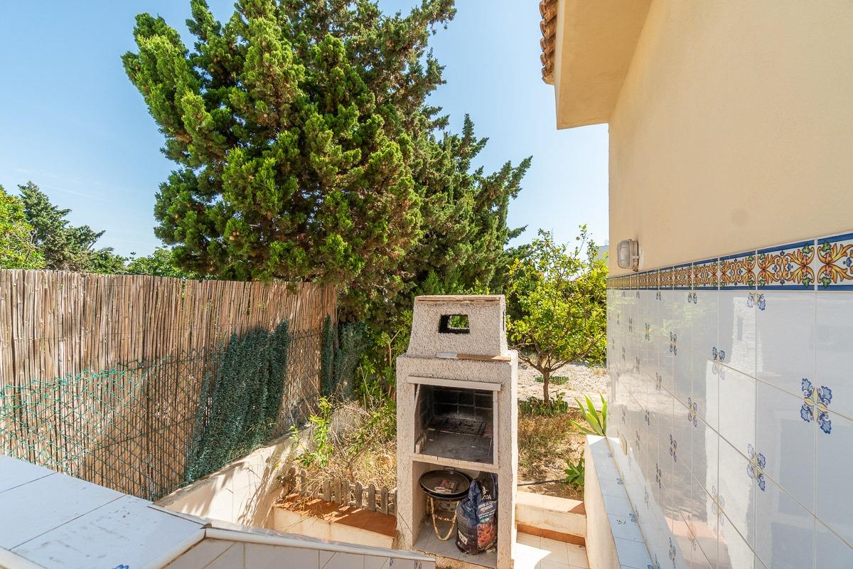 For sale - 4 Bedroom 3 Bathroom Villa in Torrevieja - Cala de cabo cervera  - Alicante
