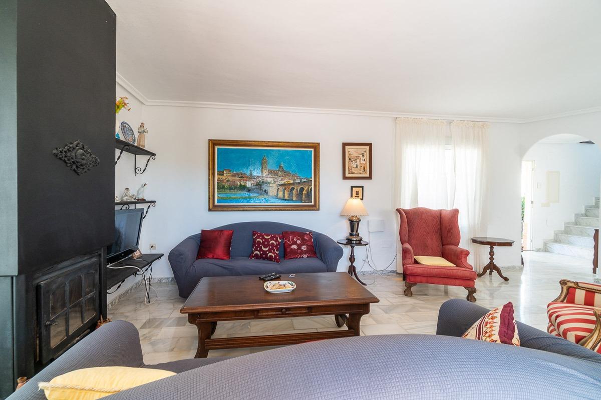 For sale - 4 Bedroom 3 Bathroom Villa in Torrevieja - Cala de cabo cervera  - Alicante