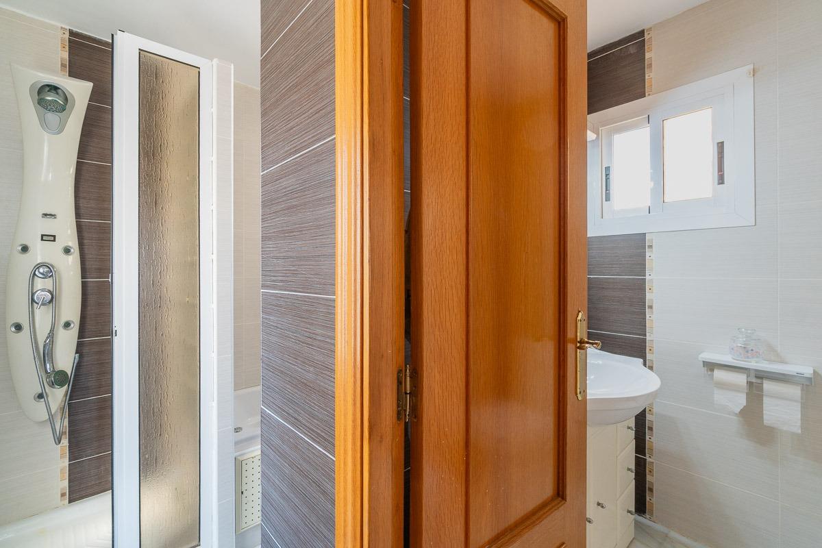 For sale - 4 Bedroom 3 Bathroom Villa in Torrevieja - Cala de cabo cervera  - Alicante