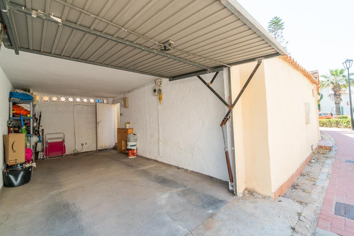 For sale - 4 Bedroom 3 Bathroom Villa in Torrevieja - Cala de cabo cervera  - Alicante