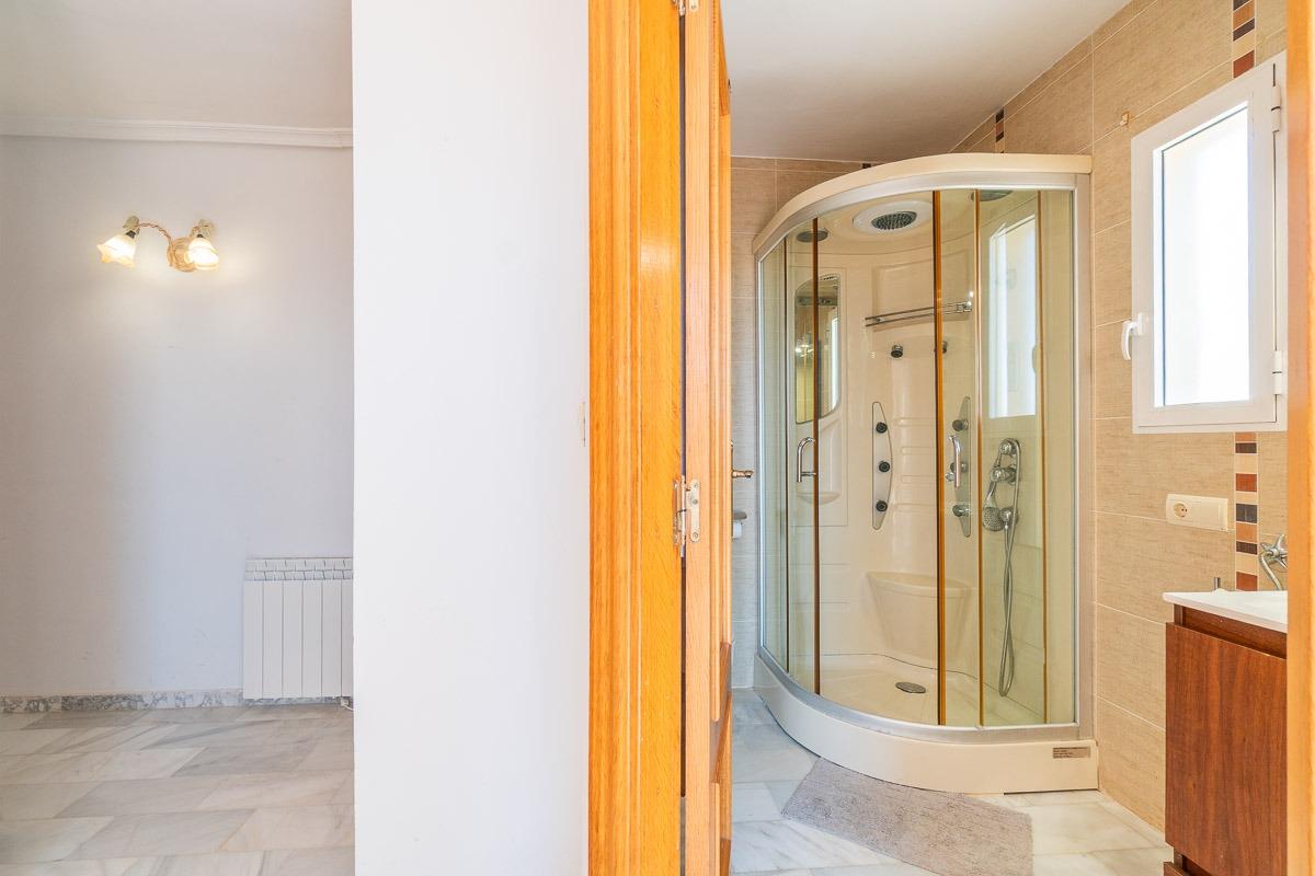 For sale - 4 Bedroom 3 Bathroom Villa in Torrevieja - Cala de cabo cervera  - Alicante