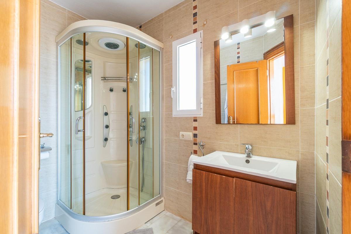 For sale - 4 Bedroom 3 Bathroom Villa in Torrevieja - Cala de cabo cervera  - Alicante