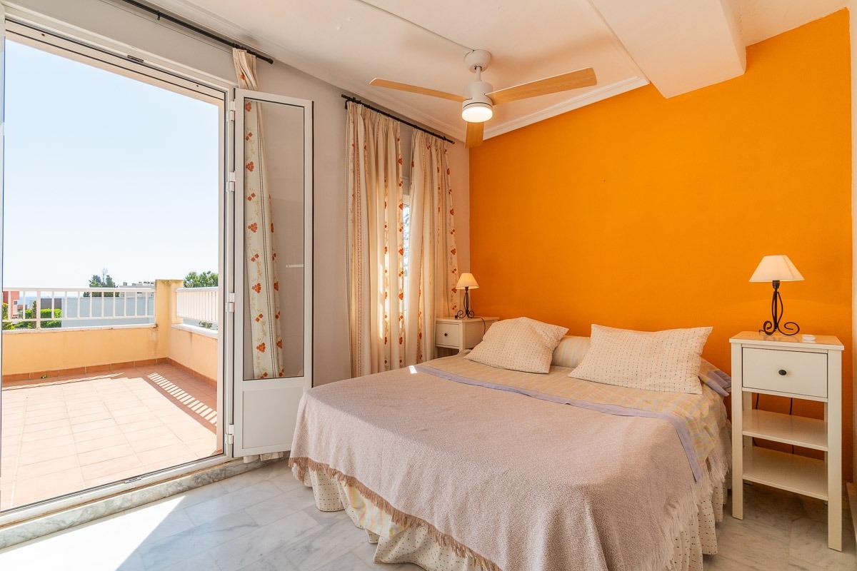 For sale - 4 Bedroom 3 Bathroom Villa in Torrevieja - Cala de cabo cervera  - Alicante