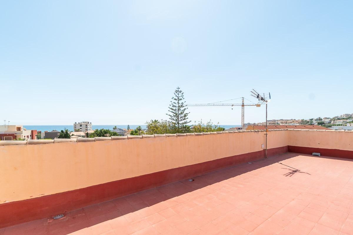 For sale - 4 Bedroom 3 Bathroom Villa in Torrevieja - Cala de cabo cervera  - Alicante