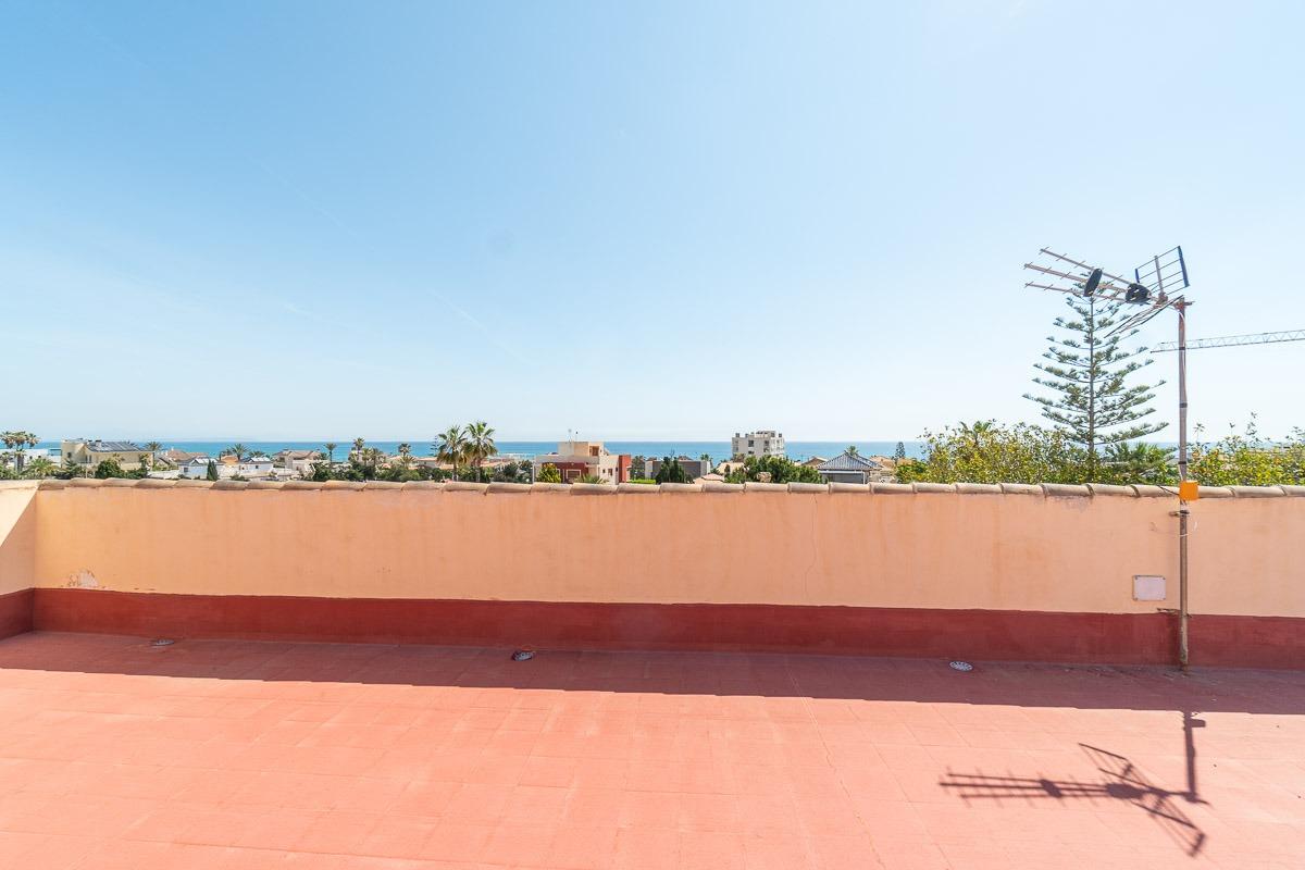 For sale - 4 Bedroom 3 Bathroom Villa in Torrevieja - Cala de cabo cervera  - Alicante