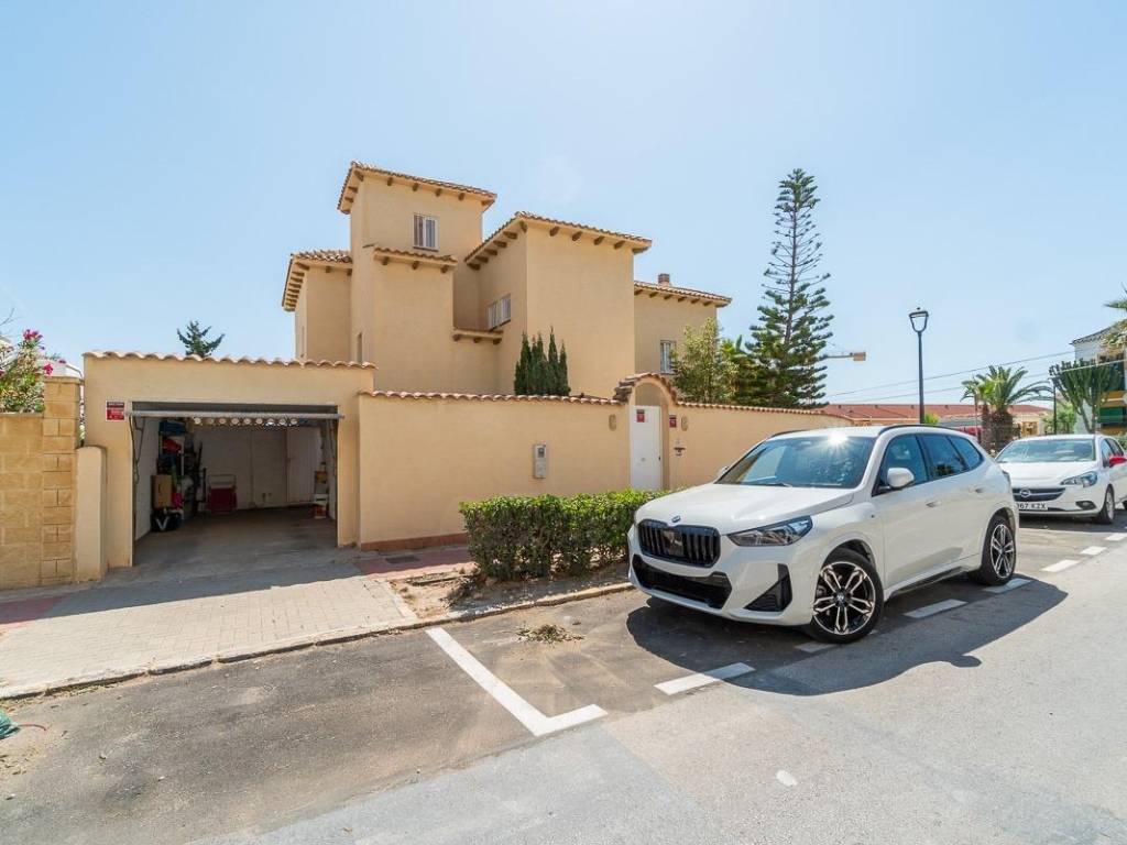 4 Bedroom 3 Bathroom Villa in La Mata
