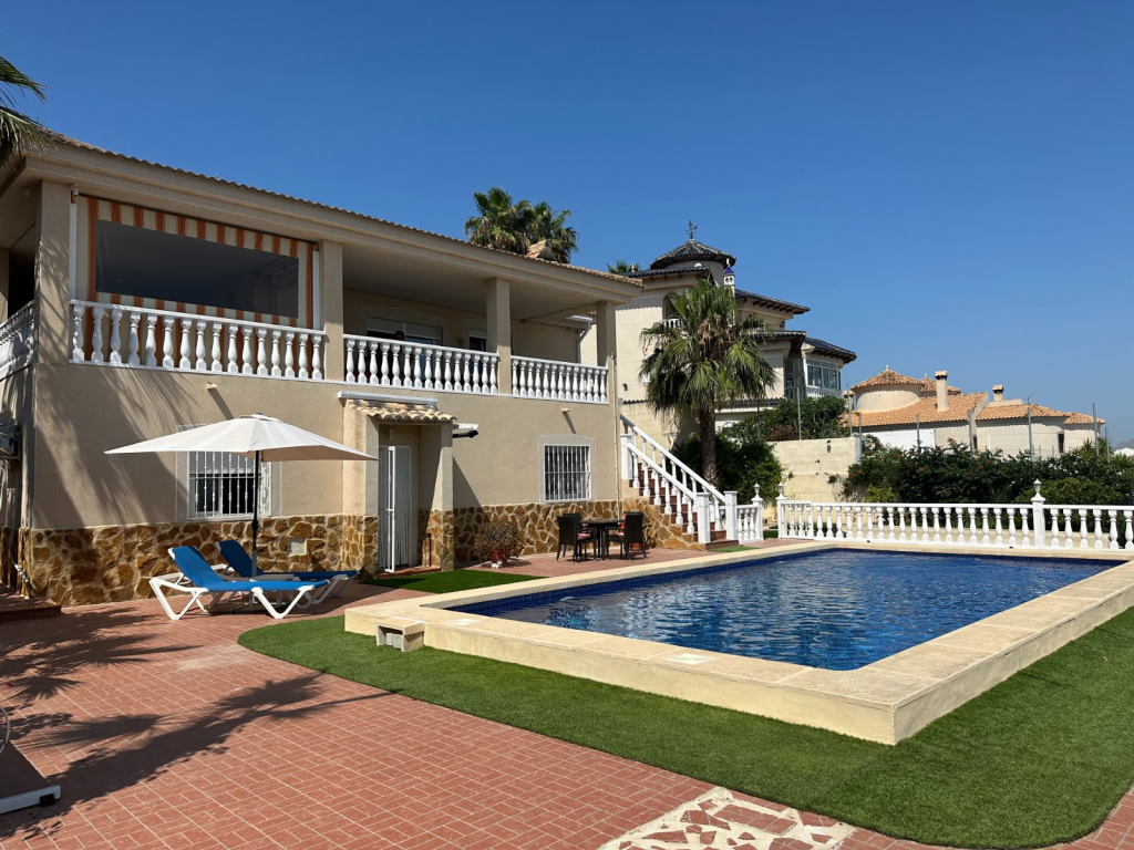 3 Bedroom 3 Bathroom Villa in Algorfa