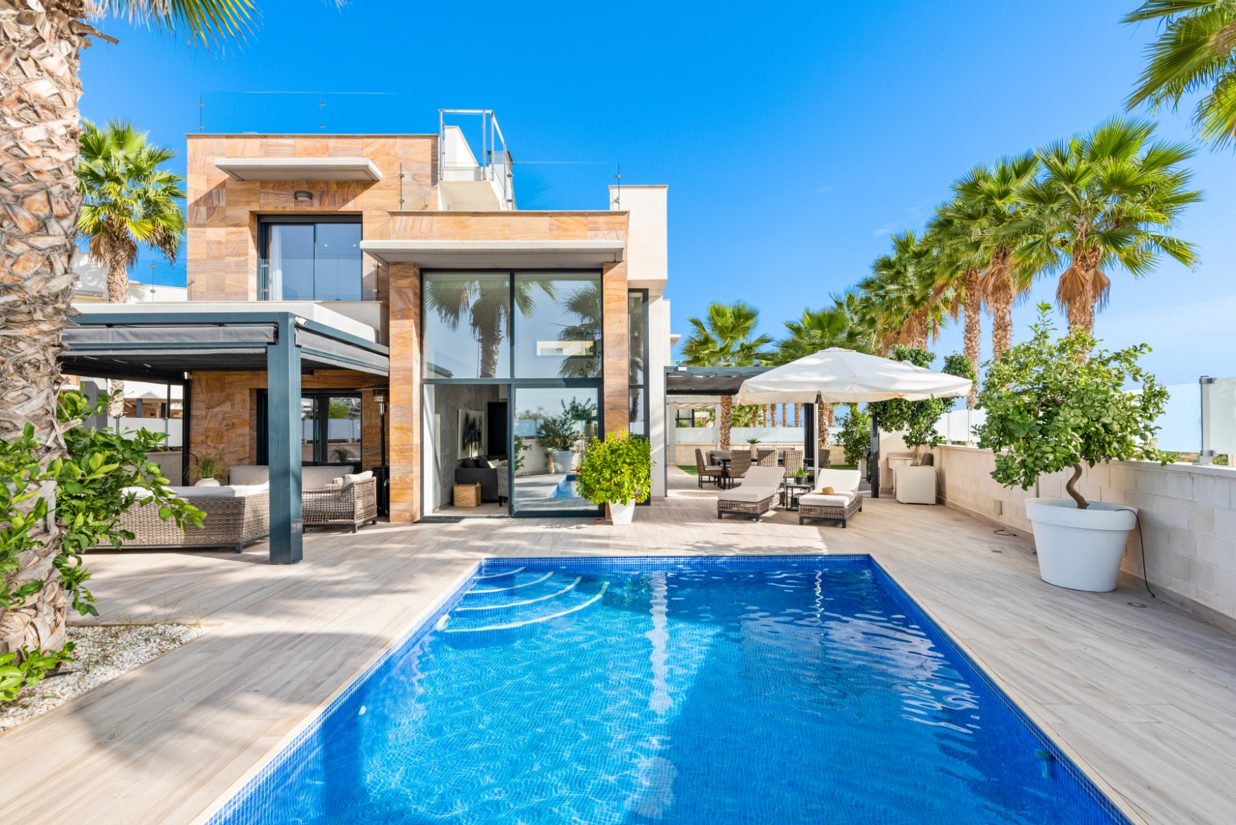 For sale - 5 Bedroom 4 Bathroom Villa in Orihuela-Costa - Lomas de Cabo Roig  - Alicante