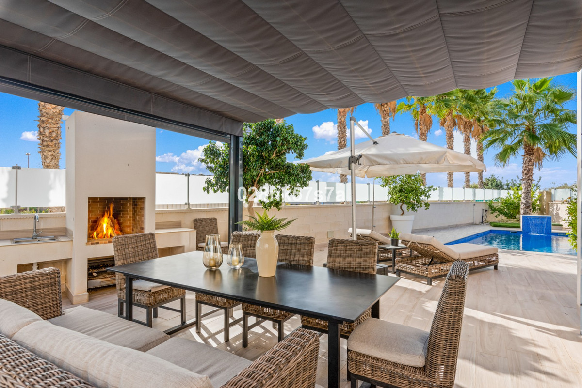 For sale - 5 Bedroom 4 Bathroom House - Detached Villa in Orihuela - Lomas de Cabo Roig  - Alicante