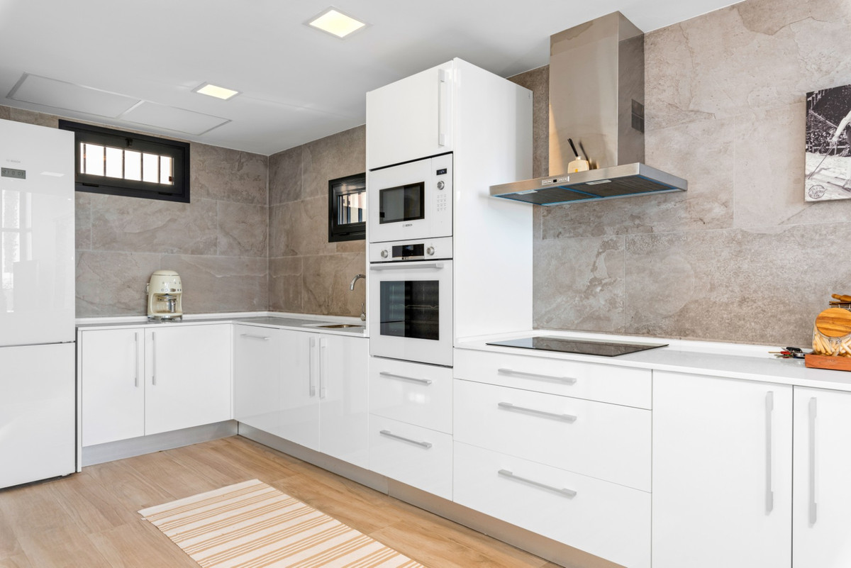 For sale - 5 Bedroom 4 Bathroom House - Detached Villa in Orihuela - Lomas de Cabo Roig  - Alicante