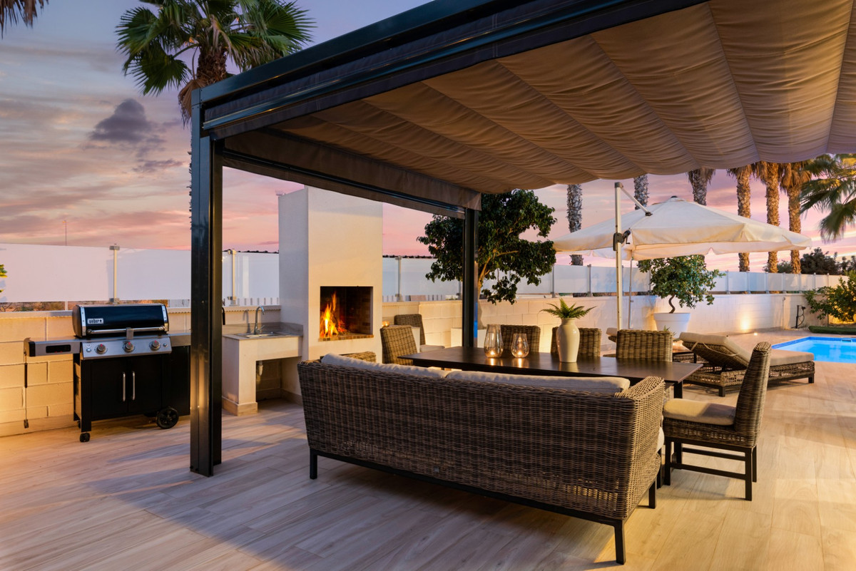 For sale - 5 Bedroom 4 Bathroom House - Detached Villa in Orihuela - Lomas de Cabo Roig  - Alicante