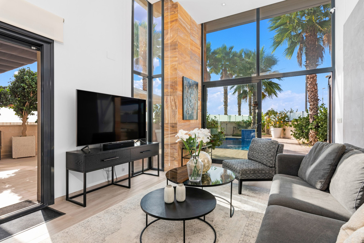 For sale - 5 Bedroom 4 Bathroom House - Detached Villa in Orihuela - Lomas de Cabo Roig  - Alicante