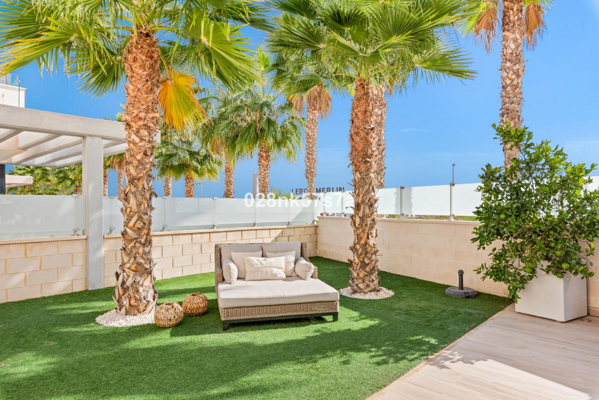 For sale - 5 Bedroom 4 Bathroom House - Detached Villa in Orihuela - Lomas de Cabo Roig  - Alicante