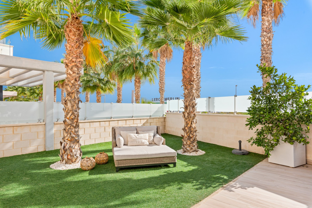 For sale - 5 Bedroom 4 Bathroom House - Detached Villa in Orihuela - Lomas de Cabo Roig  - Alicante