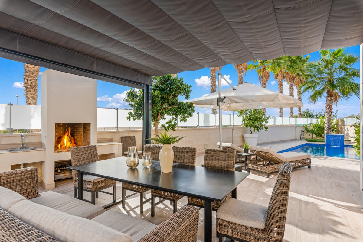 For sale - 5 Bedroom 4 Bathroom House - Detached Villa in Orihuela - Lomas de Cabo Roig  - Alicante