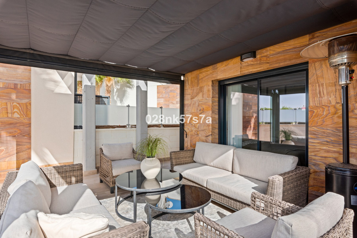 For sale - 5 Bedroom 4 Bathroom House - Detached Villa in Orihuela - Lomas de Cabo Roig  - Alicante