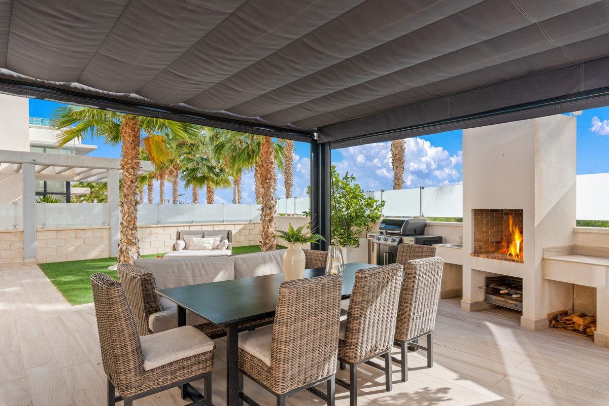 For sale - 5 Bedroom 4 Bathroom House - Detached Villa in Orihuela - Lomas de Cabo Roig  - Alicante