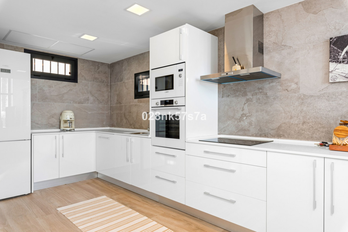 For sale - 5 Bedroom 4 Bathroom House - Detached Villa in Orihuela - Lomas de Cabo Roig  - Alicante