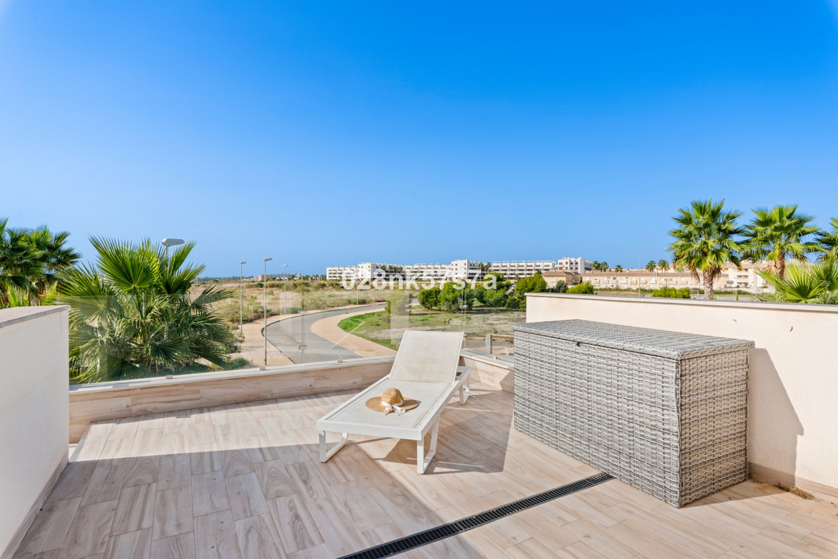 For sale - 5 Bedroom 4 Bathroom House - Detached Villa in Orihuela - Lomas de Cabo Roig  - Alicante