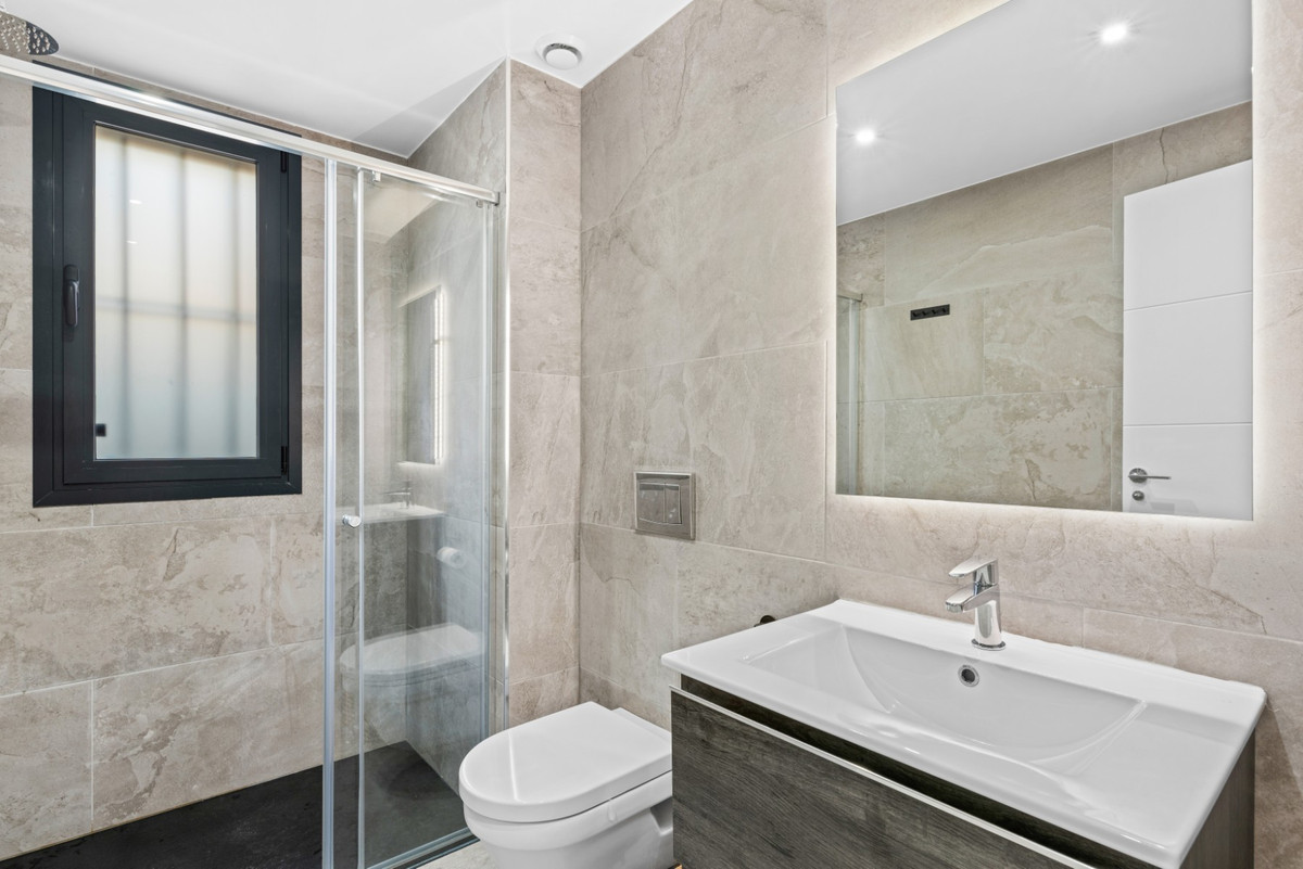 For sale - 5 Bedroom 4 Bathroom House - Detached Villa in Orihuela - Lomas de Cabo Roig  - Alicante