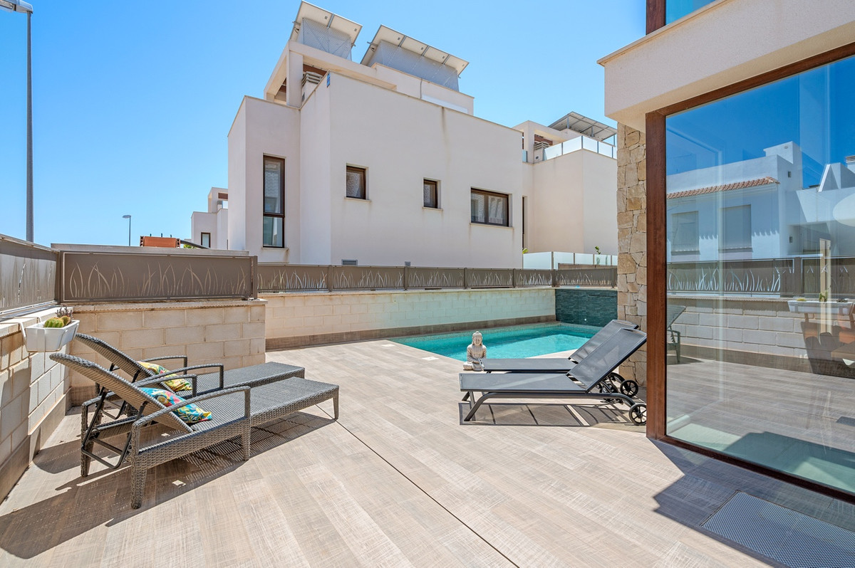 For sale - 3 Bedroom 3 Bathroom -Detached House in Ciudad Quesada  - Ciudad Quesada  - Alicante