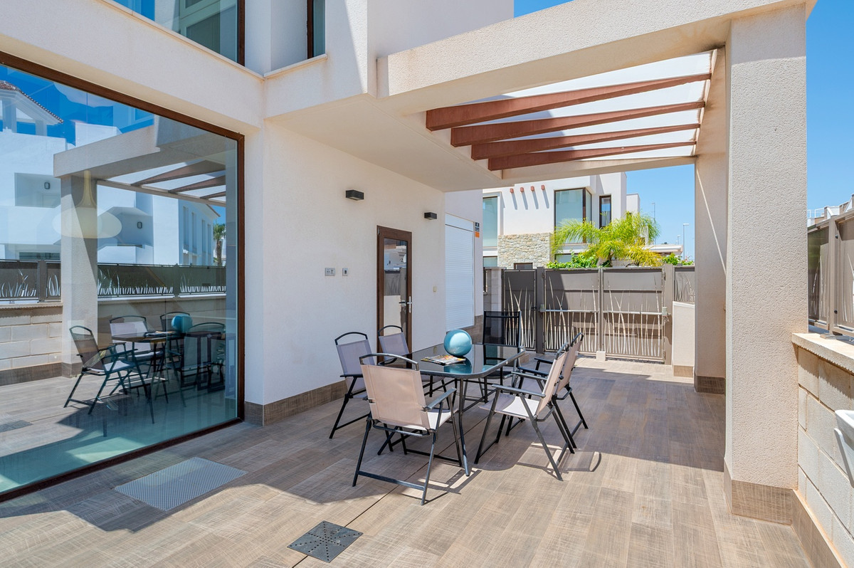 For sale - 3 Bedroom 3 Bathroom -Detached House in Ciudad Quesada  - Ciudad Quesada  - Alicante