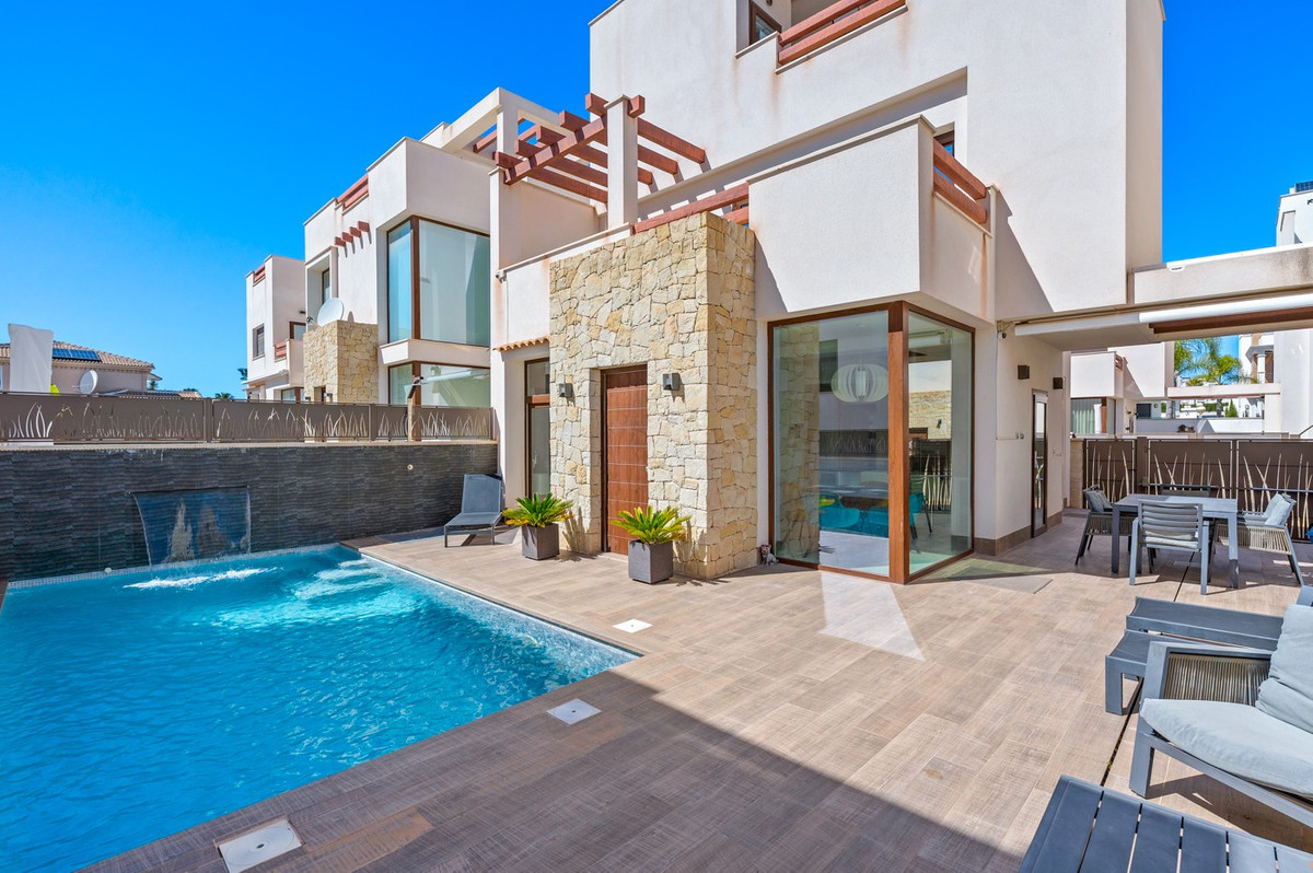 For sale - 3 Bedroom 3 Bathroom Detached Villa in Ciudad Quesada  - Ciudad Quesada  - Alicante
