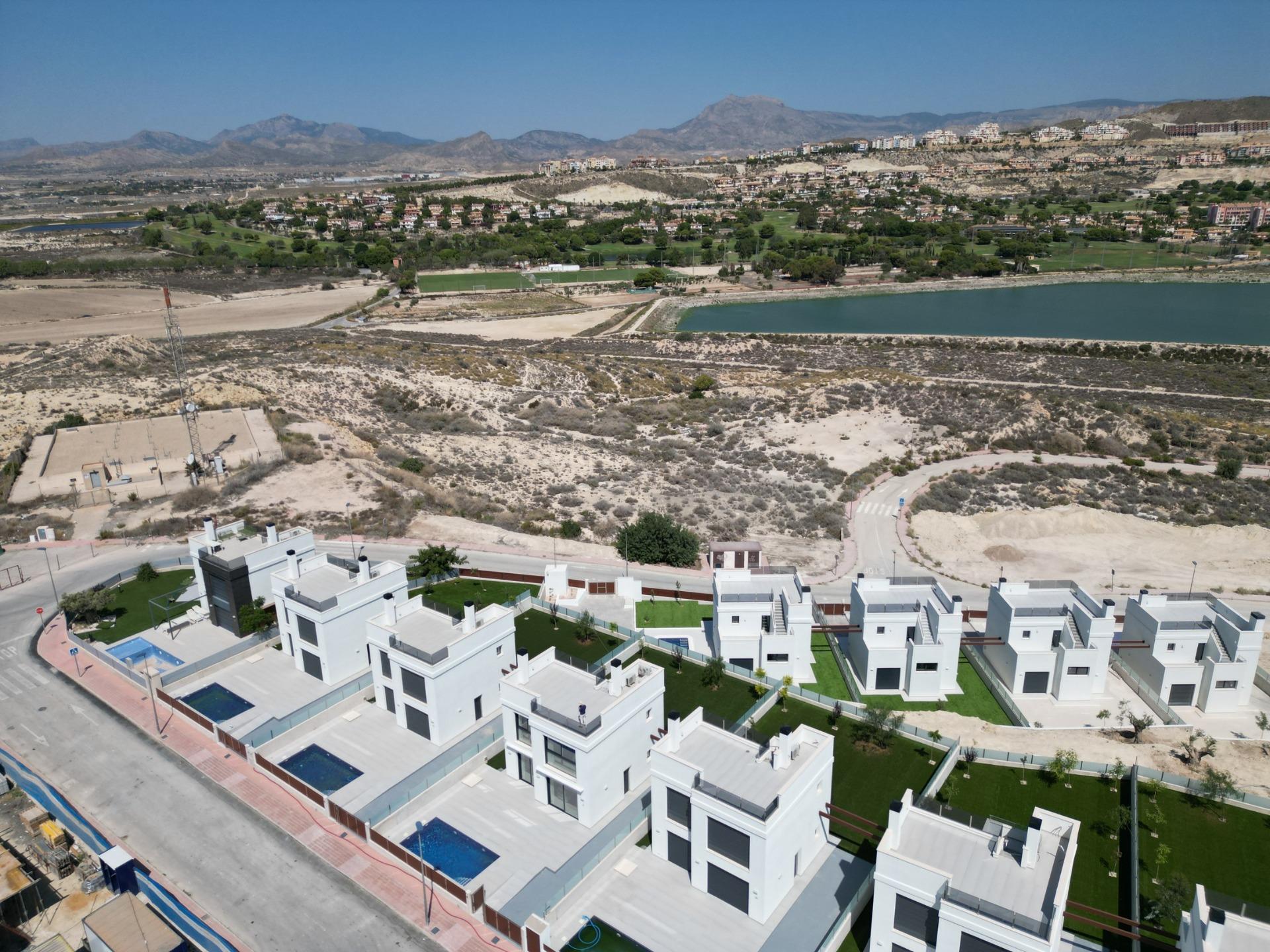 For sale - 3 Bedroom 3 Bathroom Villa in Mutxamel - Mutxamel  - Alicante